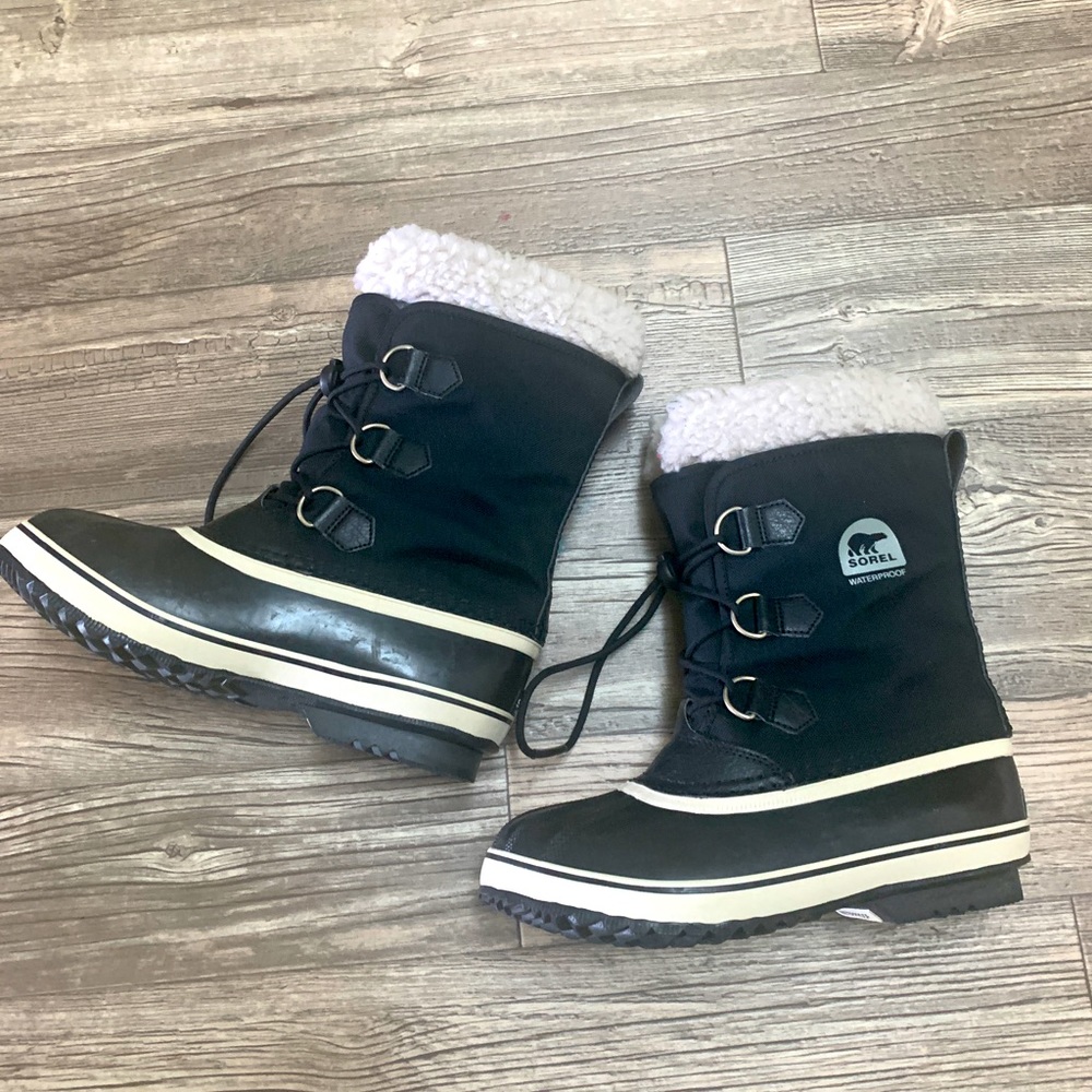 Sorel snow boots (Size 5)